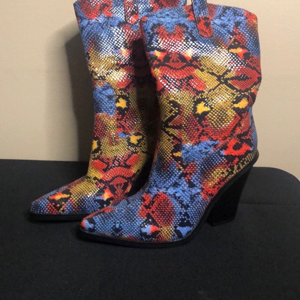 Snake skin print boots. Very soft. Good condition